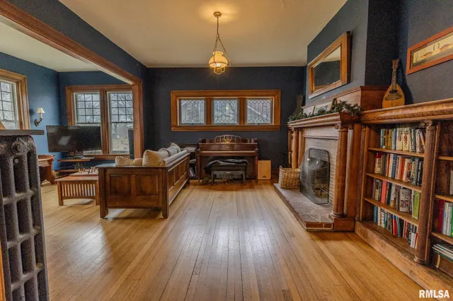 $455,000 | 905 East 1st N Street, Carlinville, IL 62626