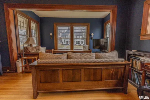 $455,000 | 905 East 1st N Street, Carlinville, IL 62626