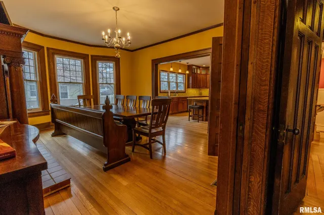 $455,000 | 905 East 1st N Street, Carlinville, IL 62626