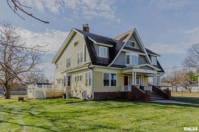 $455,000 | 905 East 1st N Street, Carlinville, IL 62626