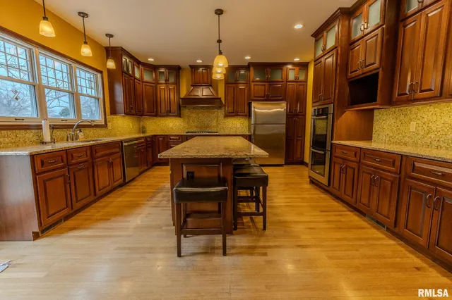 $455,000 | 905 East 1st N Street, Carlinville, IL 62626