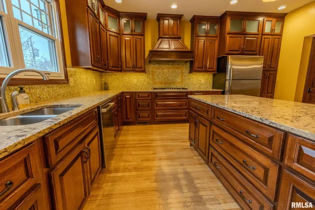 $455,000 | 905 East 1st N Street, Carlinville, IL 62626