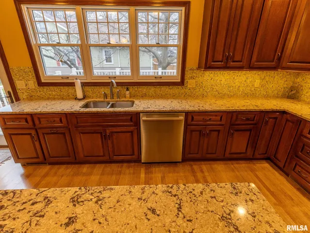 $455,000 | 905 East 1st N Street, Carlinville, IL 62626