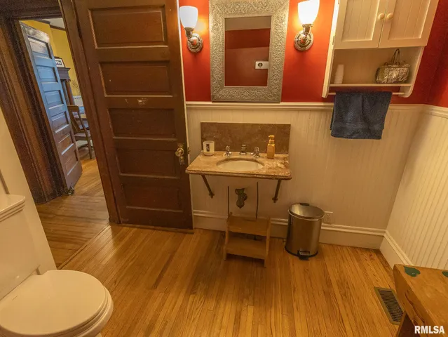 $455,000 | 905 East 1st N Street, Carlinville, IL 62626