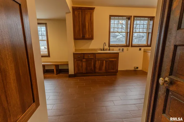 $455,000 | 905 East 1st N Street, Carlinville, IL 62626