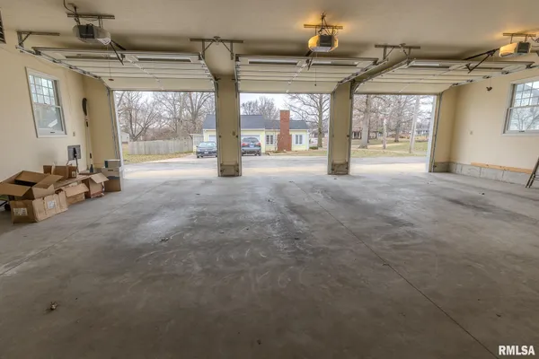 $455,000 | 905 East 1st N Street, Carlinville, IL 62626