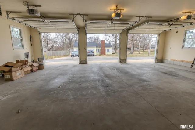 $455,000 | 905 East 1st N Street, Carlinville, IL 62626