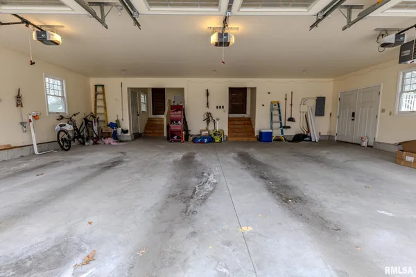 $455,000 | 905 East 1st N Street, Carlinville, IL 62626