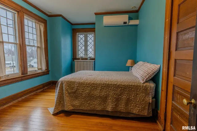 $455,000 | 905 East 1st N Street, Carlinville, IL 62626