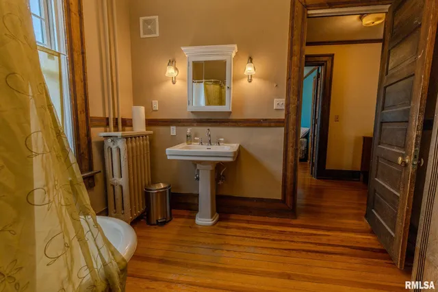 $455,000 | 905 East 1st N Street, Carlinville, IL 62626