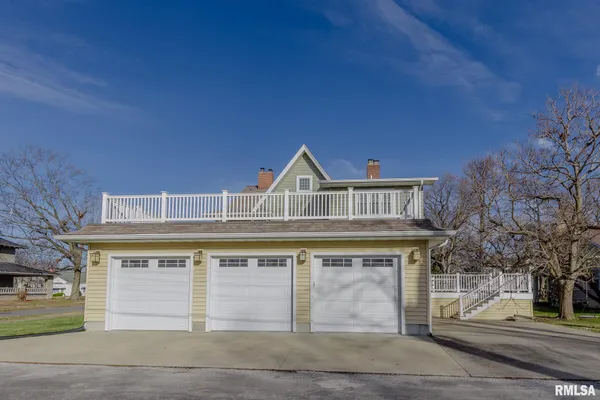 $455,000 | 905 East 1st N Street, Carlinville, IL 62626