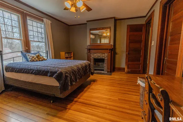 $455,000 | 905 East 1st N Street, Carlinville, IL 62626