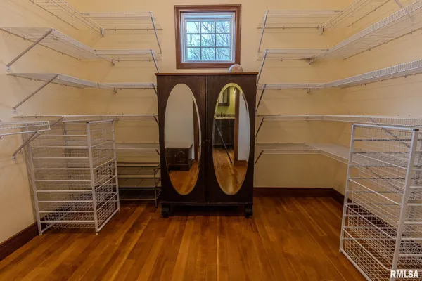 $455,000 | 905 East 1st N Street, Carlinville, IL 62626