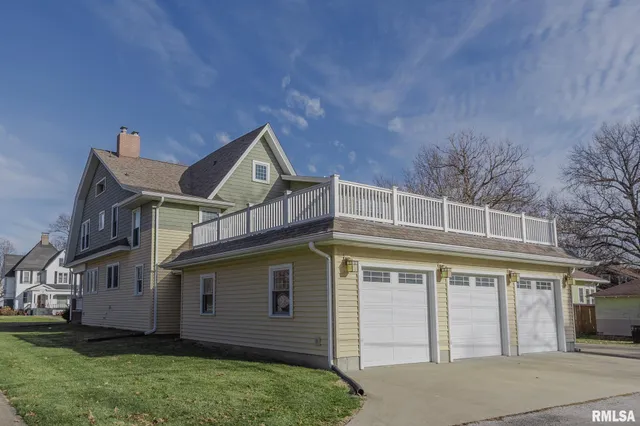 $455,000 | 905 East 1st N Street, Carlinville, IL 62626