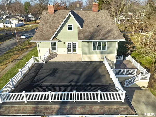 $455,000 | 905 East 1st N Street, Carlinville, IL 62626