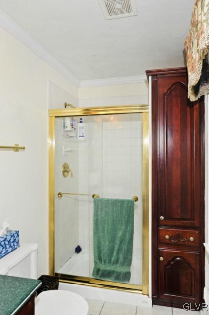 100 Springfield Drive Bangor, PA 18013 - Photo 28 of 39 a bathroom with a shower and a mirror
