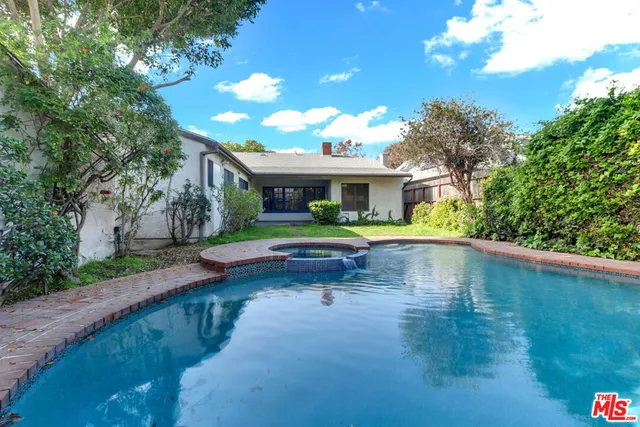 $7,950 | 152 South Kilkea Drive, Los Angeles, CA 90048