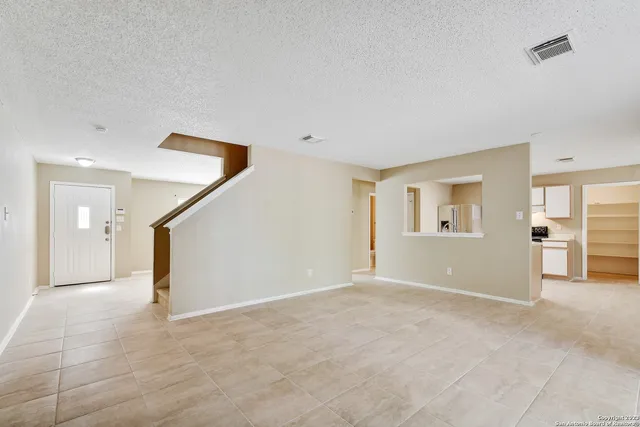 $1,600 | 10515 Talon Point, San Antonio, TX 78254