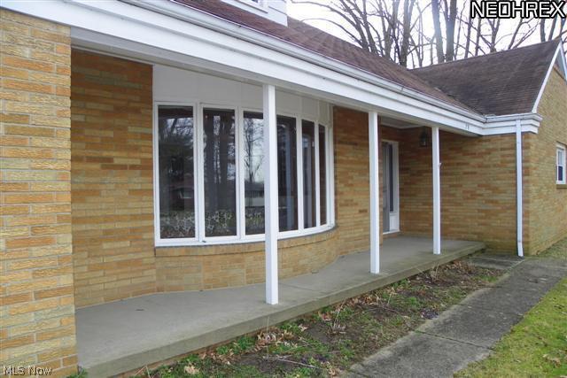 79 South Tamarack Road Akron, OH 44319 - Photo 4 of 25 Entrance & side walk