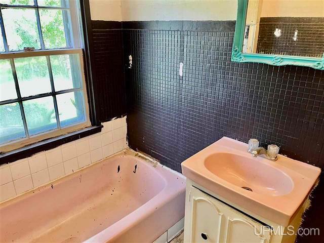 5094 Sunset Road, Unit E Ironwood, MI 49938 - Photo 7 of 21 Gallery Image 7