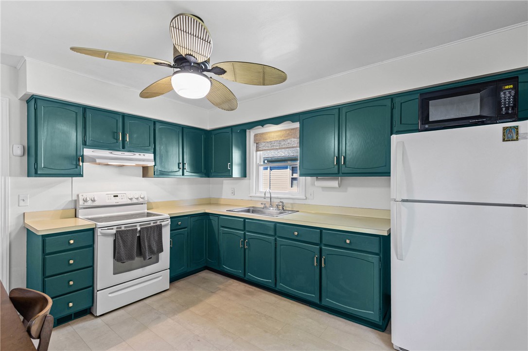 294 Hurstbourne Road Irondequoit, NY 14609 - Photo 11 of 39