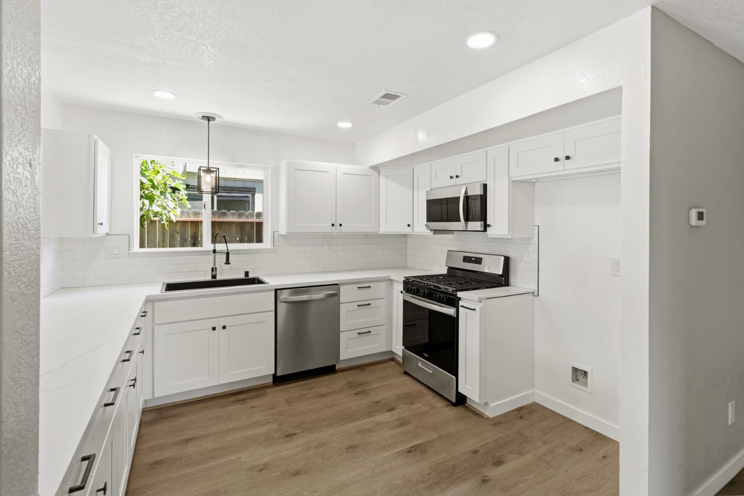 7521 Delta Pointe Way Sacramento, CA 95823 - Photo 18 of 48