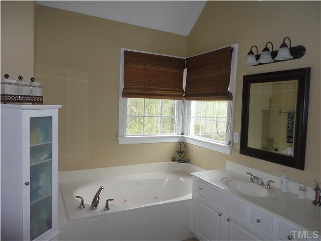 5000 Perception Lane Raleigh, NC 27613 - Photo 15 of 25 Whirlpool tub