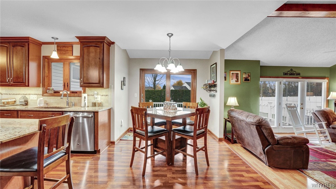 27 Southpoint Drive Lancaster, NY 14086 - Photo 17 of 43 Breakfast nook