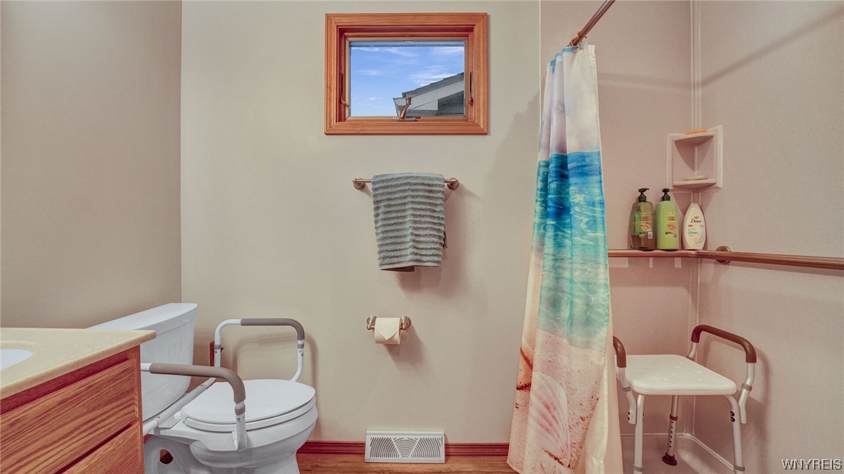 27 Southpoint Drive Lancaster, NY 14086 - Photo 21 of 43 1st floor en-suite bath with handicap accommodatio