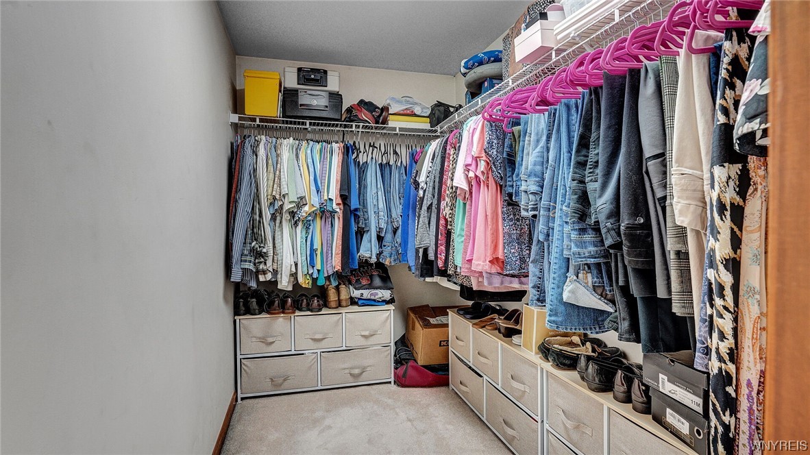 27 Southpoint Drive Lancaster, NY 14086 - Photo 35 of 43 2nd floor Walk in en-suite closet