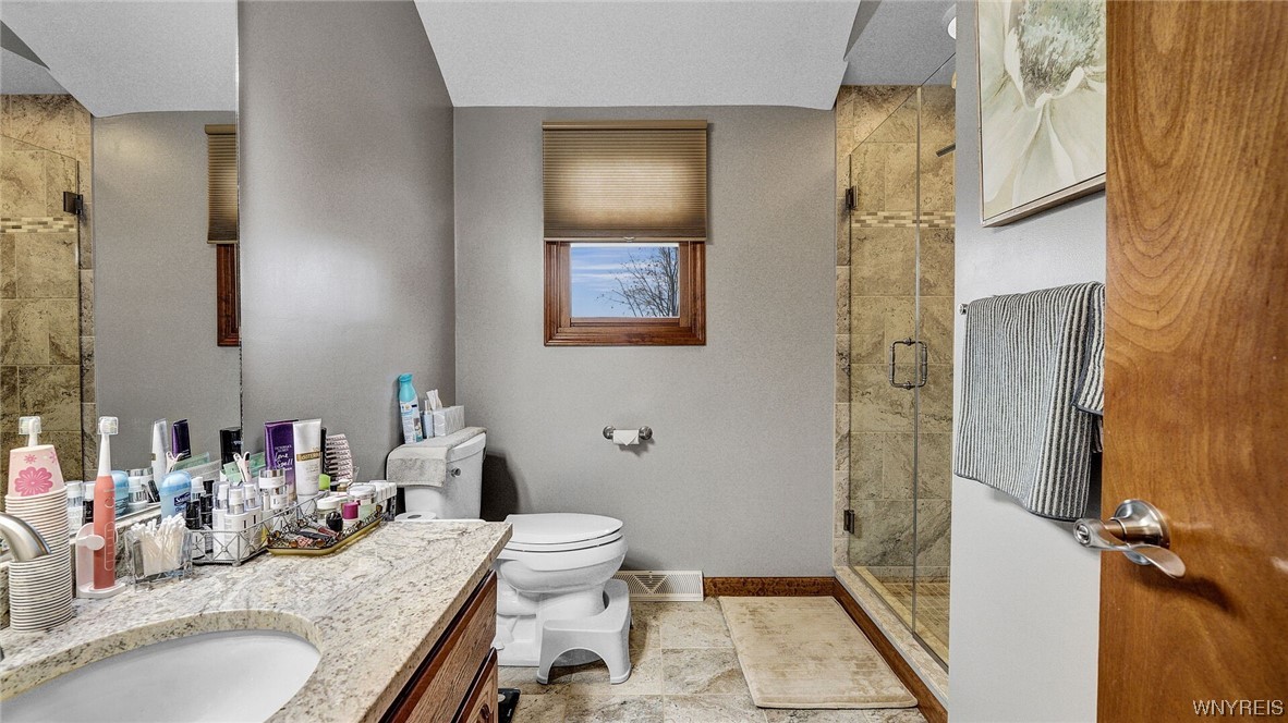 27 Southpoint Drive Lancaster, NY 14086 - Photo 36 of 43 2nd floor en-suite full bath