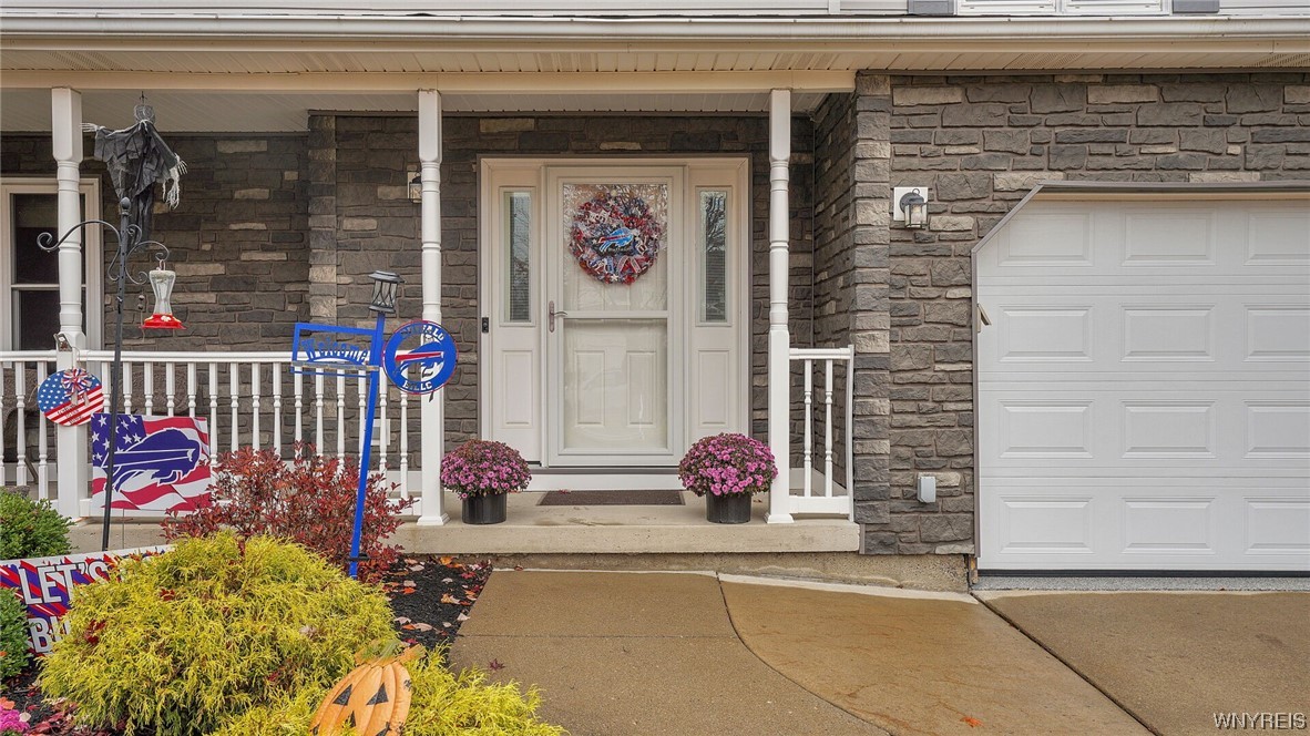 27 Southpoint Drive Lancaster, NY 14086 - Photo 10 of 43 Front entrance