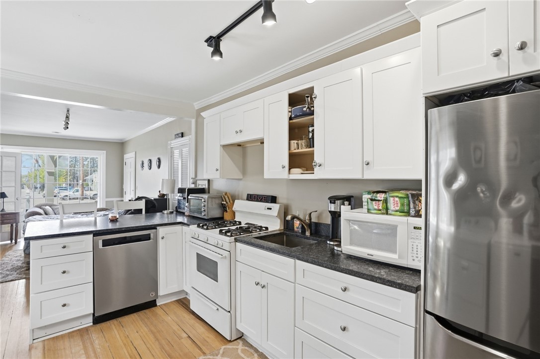 192 Washington Road Barrington, RI 02806 - Photo 16 of 37