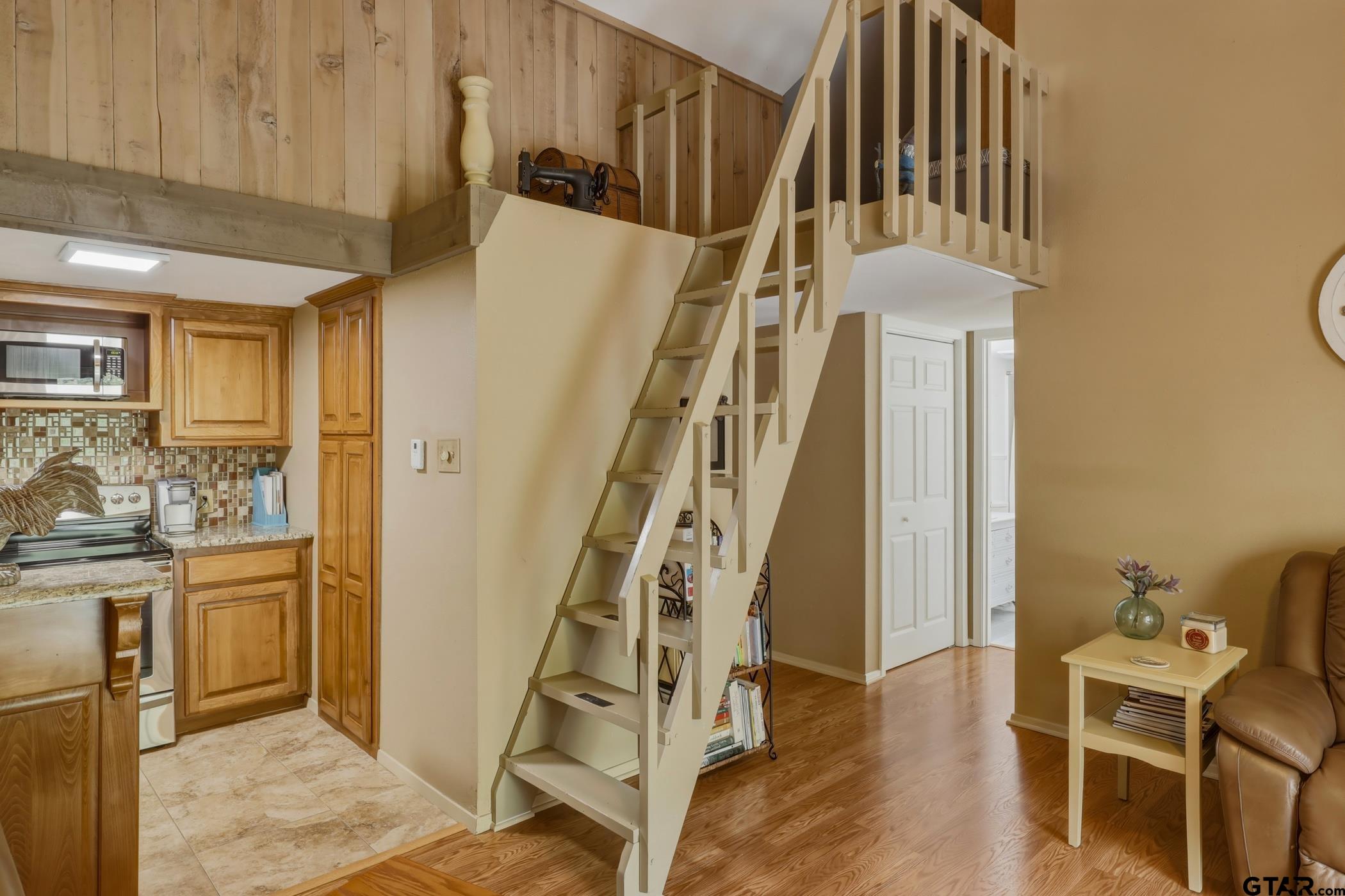 178 Holly Hill Circle Holly Lake Ranch, TX 75765 - Photo 15 of 18 a view of entryway with wooden floor