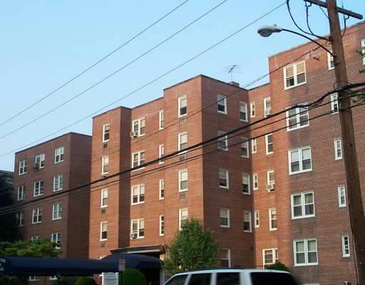 39 Glenbrook Road, Unit 1B Stamford, CT 06902 - Photo 1 of 1 a front view of a building
