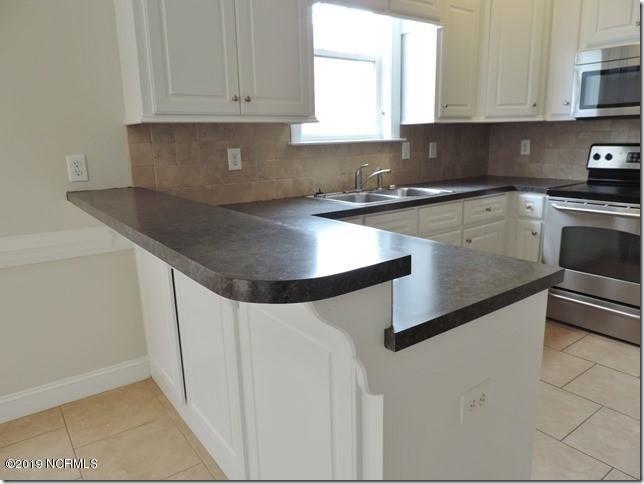 4307 Maple Leaf Lane Southwest Wilson, NC 27893 - Photo 11 of 28 9 Breakfast Bar