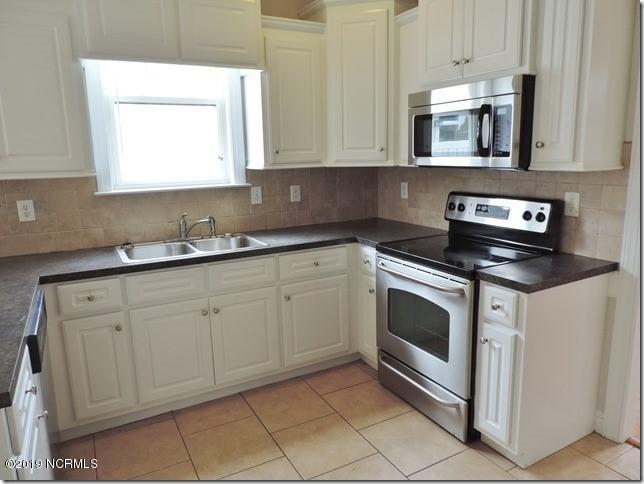 4307 Maple Leaf Lane Southwest Wilson, NC 27893 - Photo 9 of 28 7 Kitchen