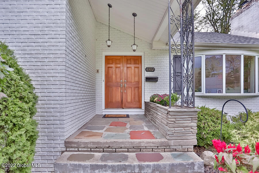 1302 Rowe Road Niskayuna, NY 12309 - Photo 3 of 40 1302-Rowe-44