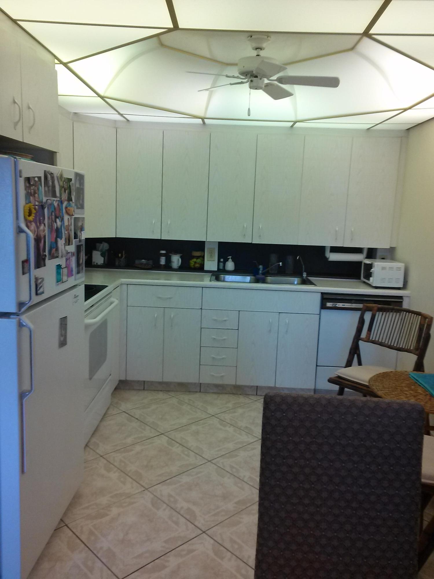 1026 Hythe B Boca Raton, FL 33434 - Photo 8 of 10 CAM00102--HYTHE---8