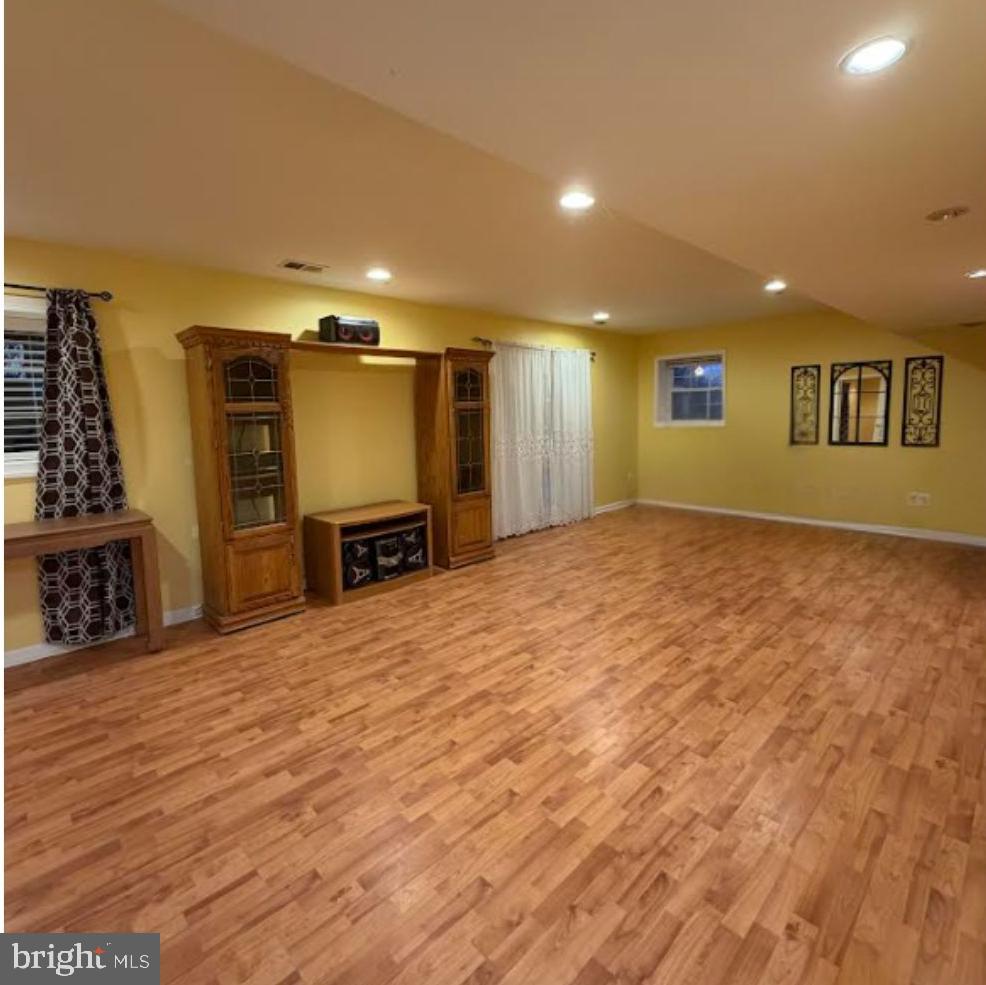 8650 Trenton Chapel Way Manassas, VA 20109 - Photo 8 of 8 a view of a big room with wooden floor and a kitchen
