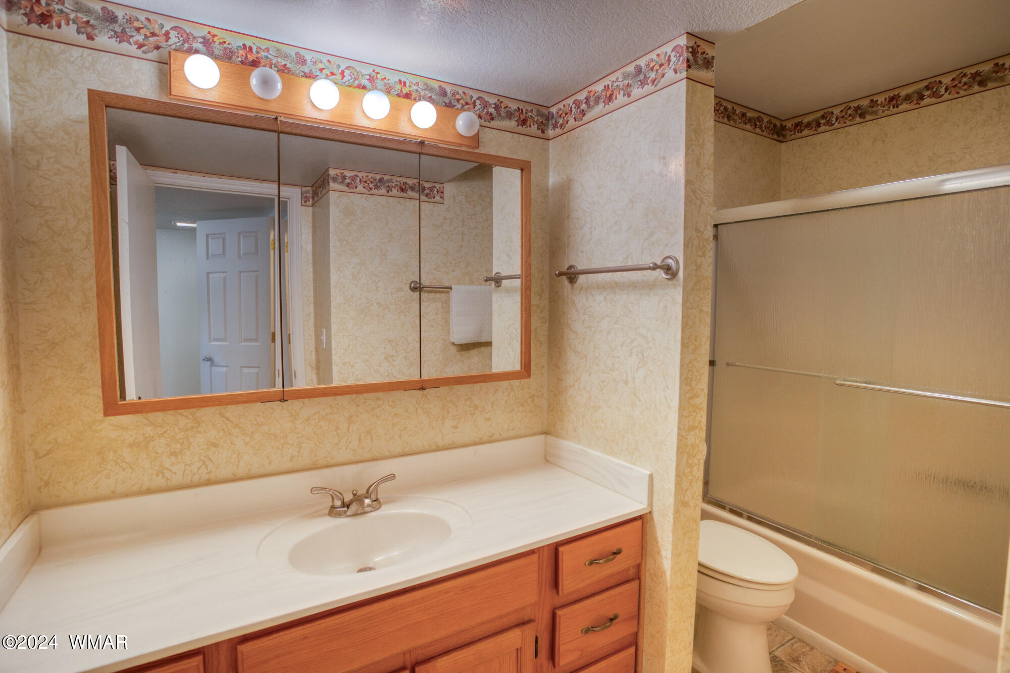 2684 Sports Village Loop Pinetop, AZ 85935 - Photo 12 of 17 Primary Bath