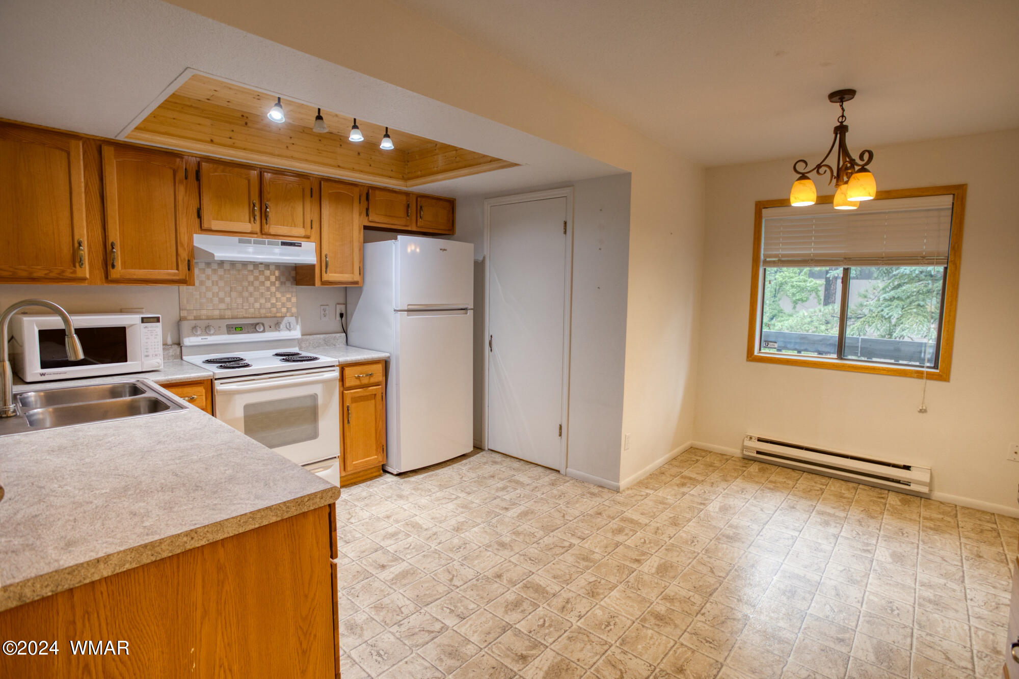 2684 Sports Village Loop Pinetop, AZ 85935 - Photo 3 of 17 Kitchen