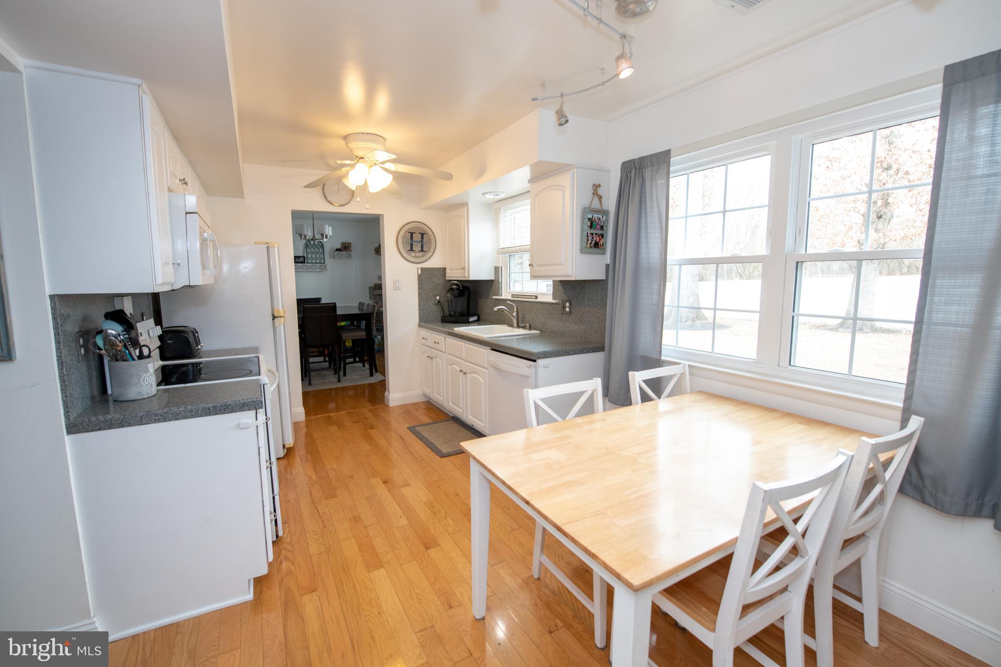 76 Home Road Hatboro, PA 19040 - Photo 11 of 47 Kitchen