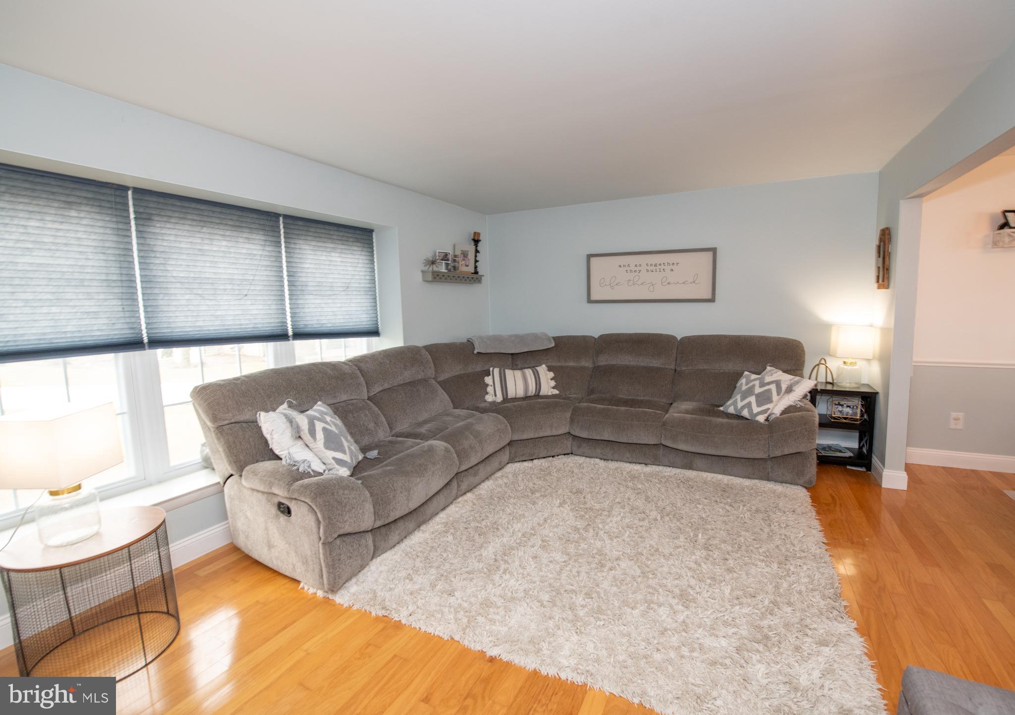 76 Home Road Hatboro, PA 19040 - Photo 3 of 47 Living Room