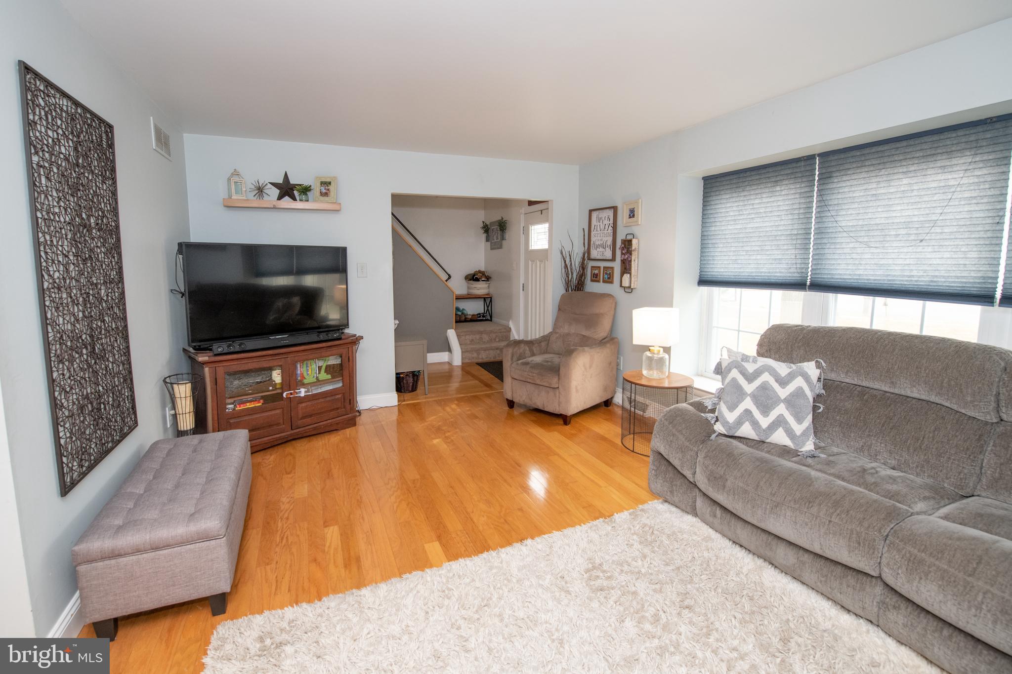 76 Home Road Hatboro, PA 19040 - Photo 4 of 47 Living Room