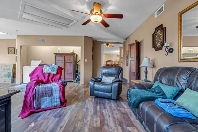 $399,000 | 2010 Athens Avenue, Redding, CA 96001