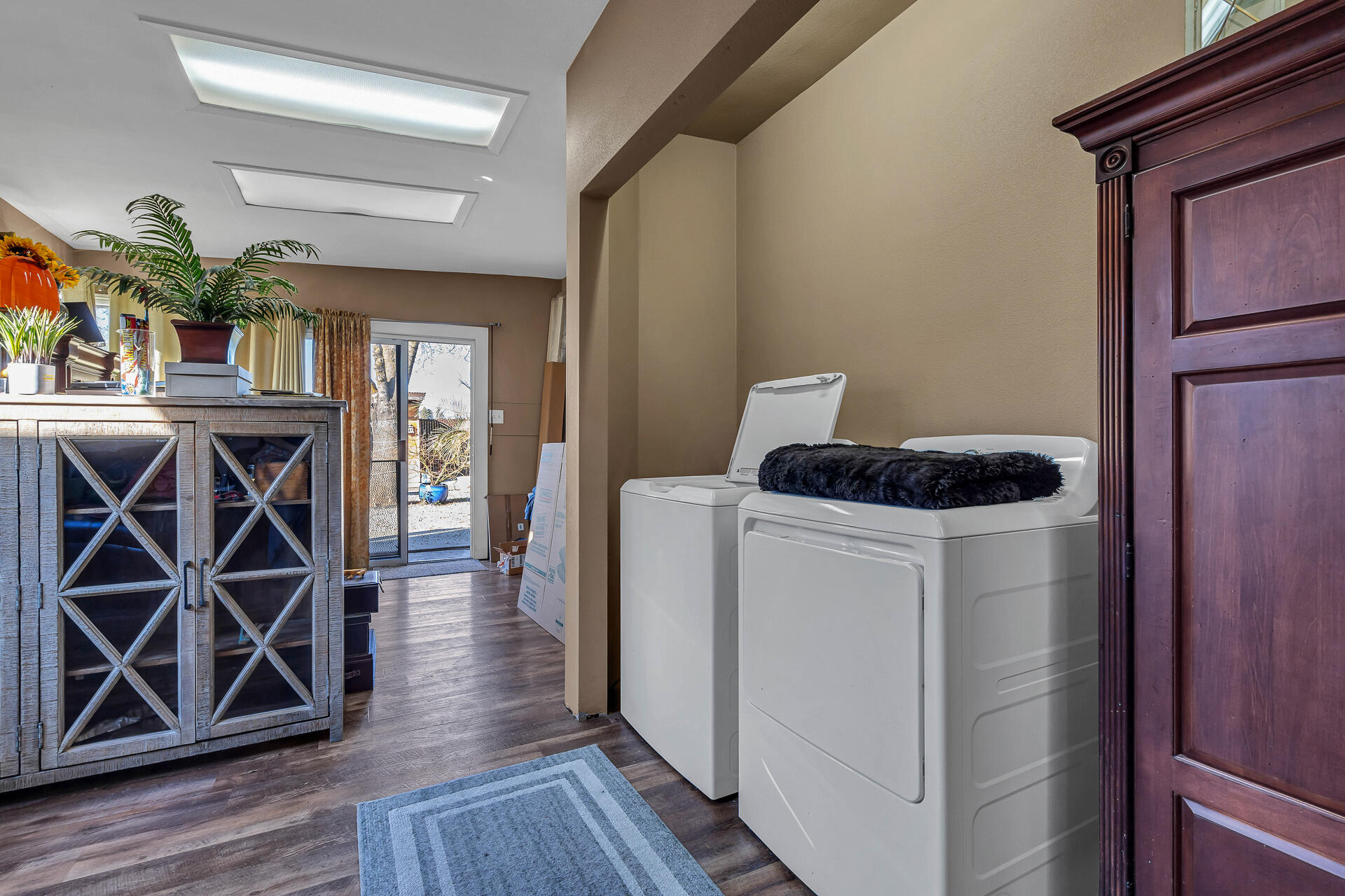 2010 Athens Avenue Redding, CA 96001 - Photo 12 of 40 2010AthensAvenue-43