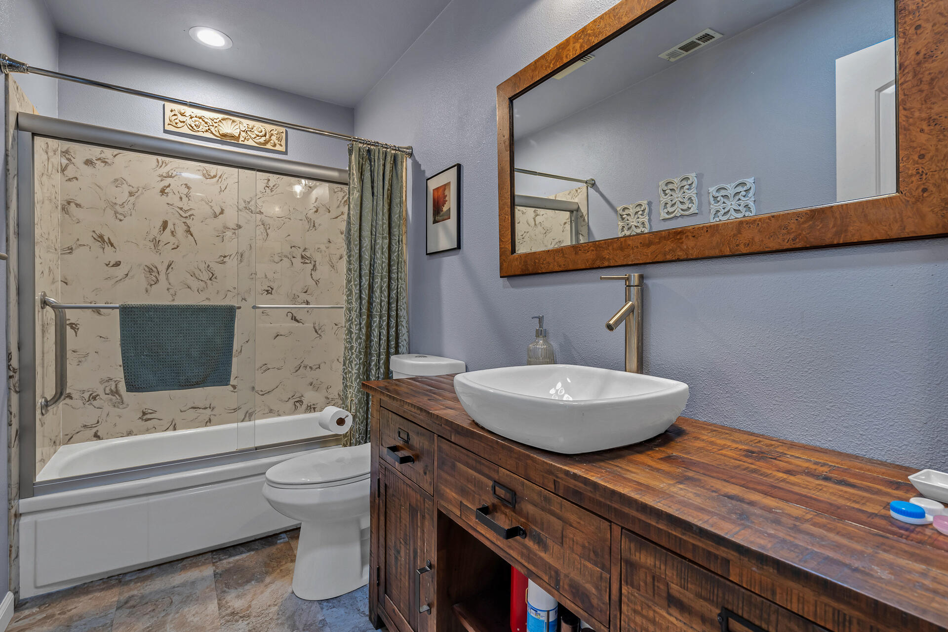 2010 Athens Avenue Redding, CA 96001 - Photo 14 of 40 2010AthensAvenue-39