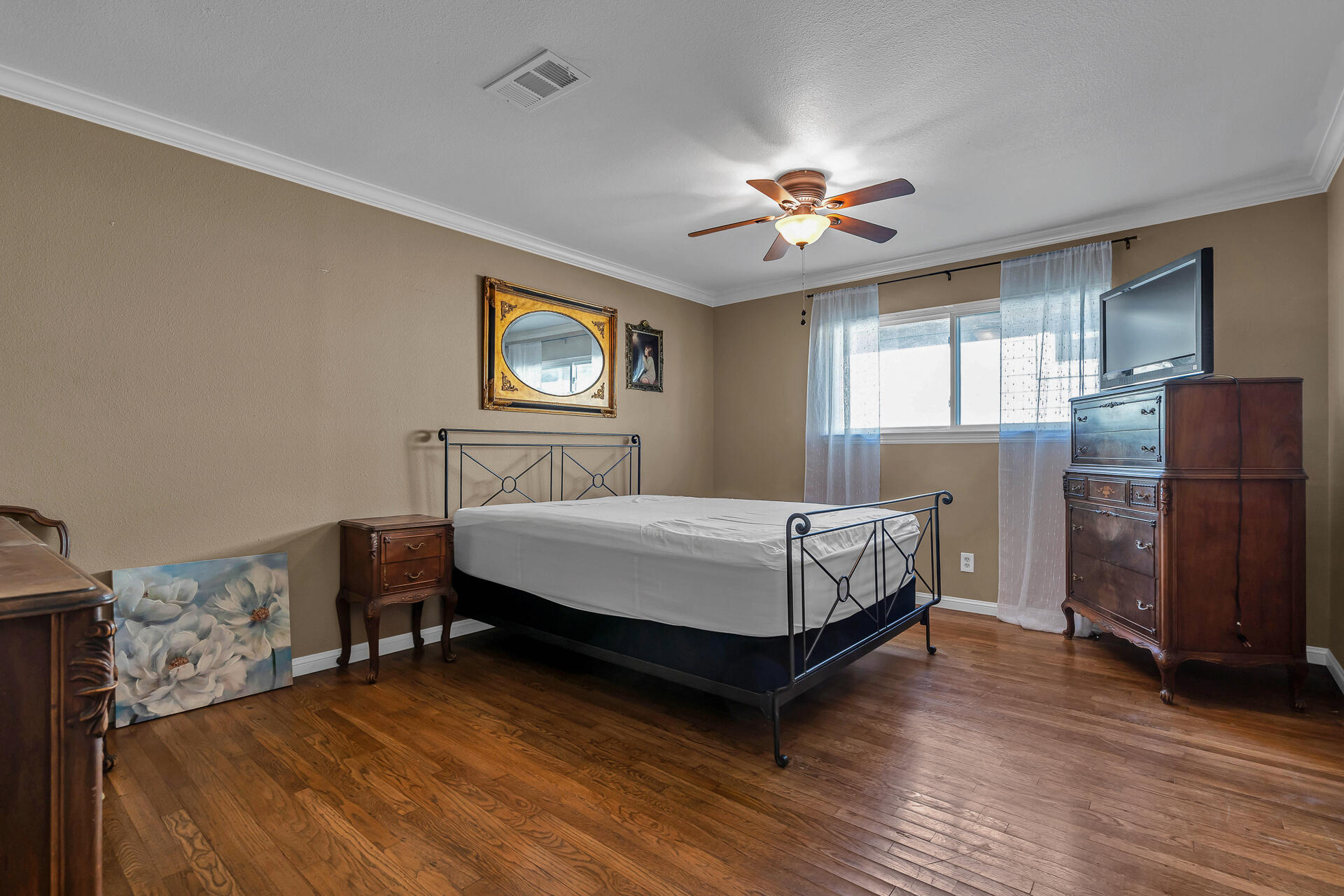 2010 Athens Avenue Redding, CA 96001 - Photo 16 of 40 2010AthensAvenue-32