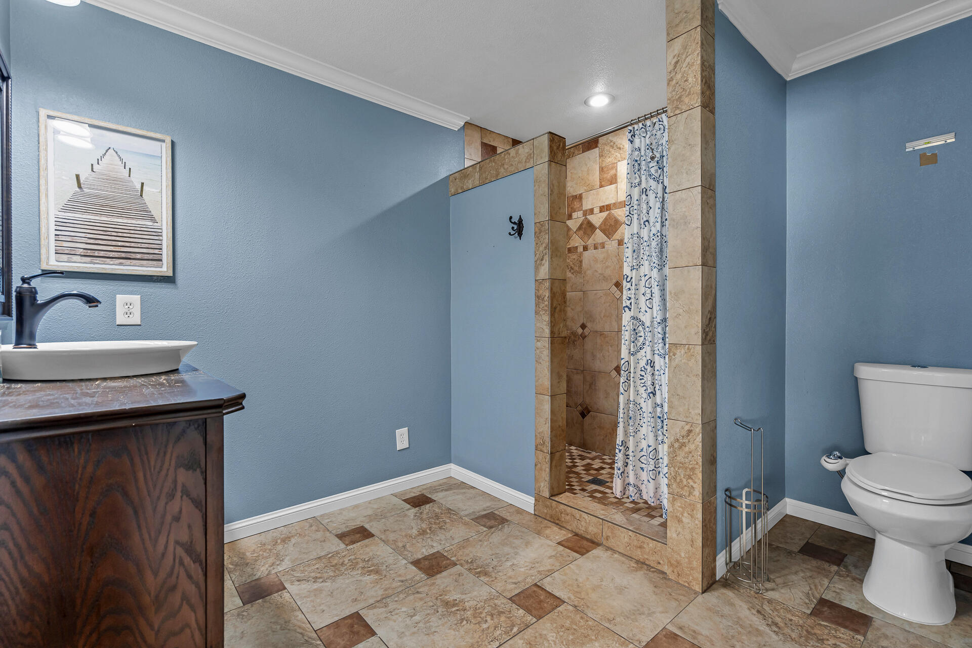 2010 Athens Avenue Redding, CA 96001 - Photo 17 of 40 2010AthensAvenue-34